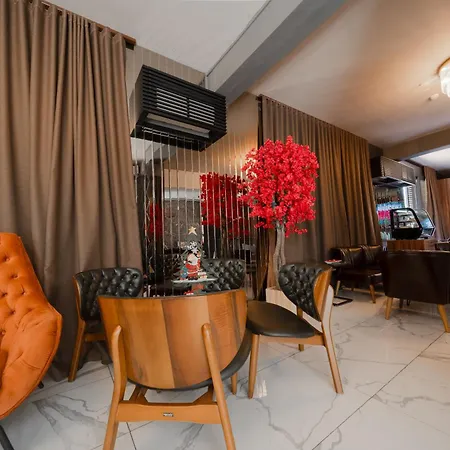 Sky Roof Hotel 3*